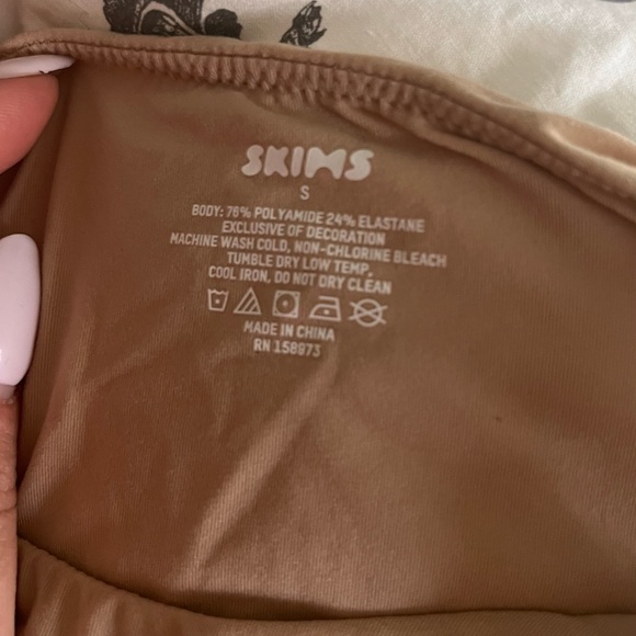 SKIMS ● Fits Everybody High Neck Bodysuit - Picture 5 of 5